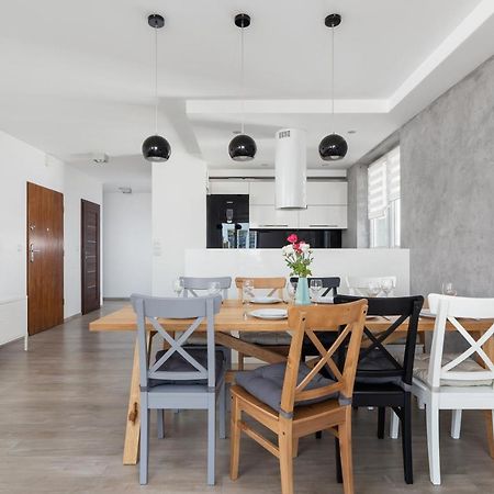 Avia Apartment Three Bedroom Two Balcony Ac & Parking By Noclegi Renters Krakow Luaran gambar