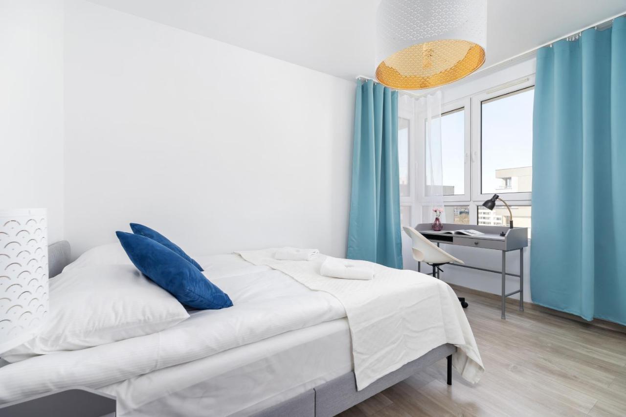 Avia Apartment Three Bedroom Two Balcony Ac & Parking By Noclegi Renters Krakow Luaran gambar