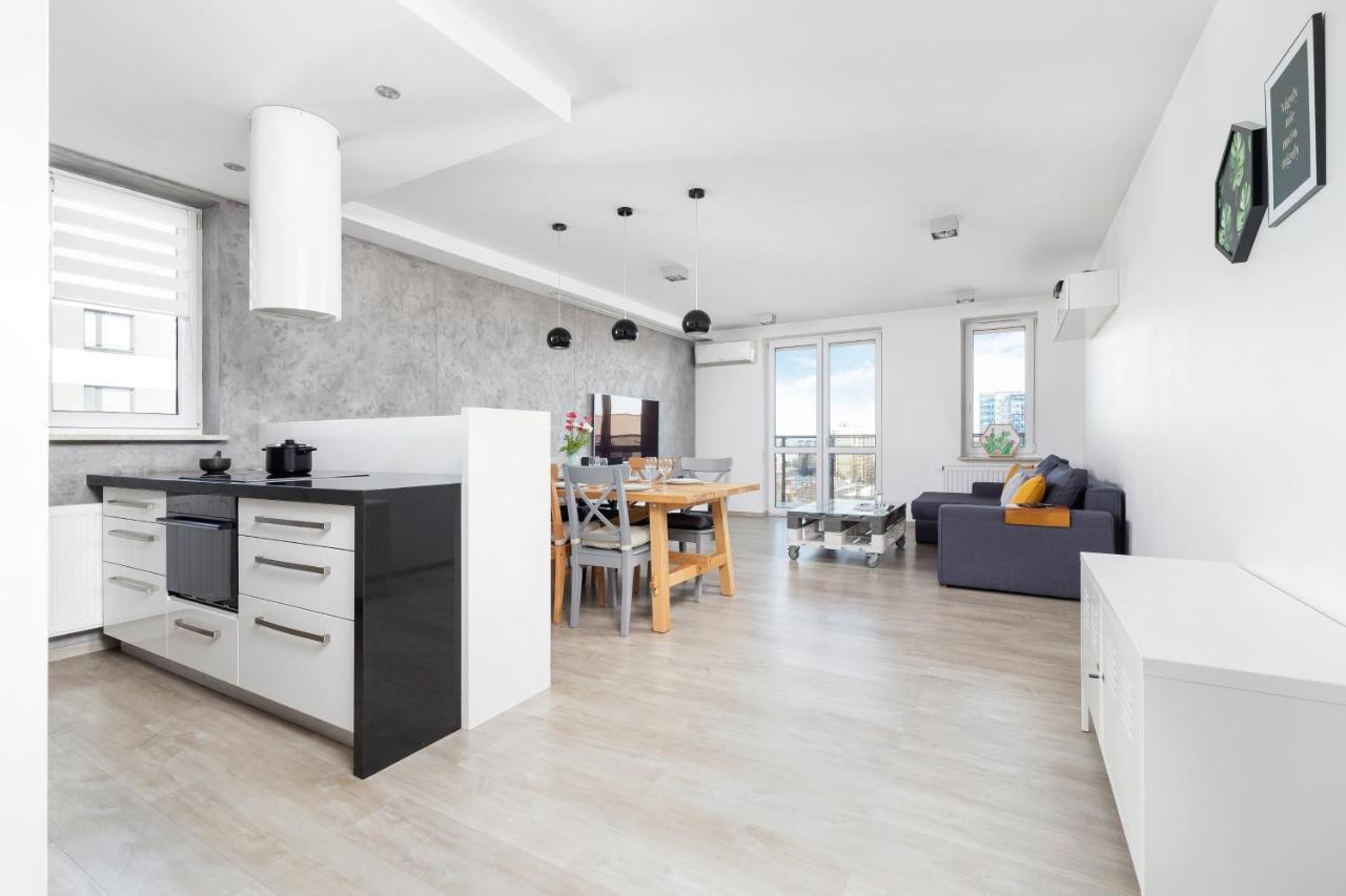 Avia Apartment Three Bedroom Two Balcony Ac & Parking By Noclegi Renters Krakow Luaran gambar