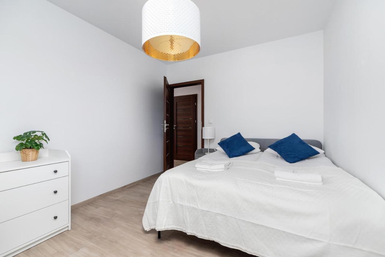 Avia Apartment Three Bedroom Two Balcony Ac & Parking By Noclegi Renters Krakow Luaran gambar