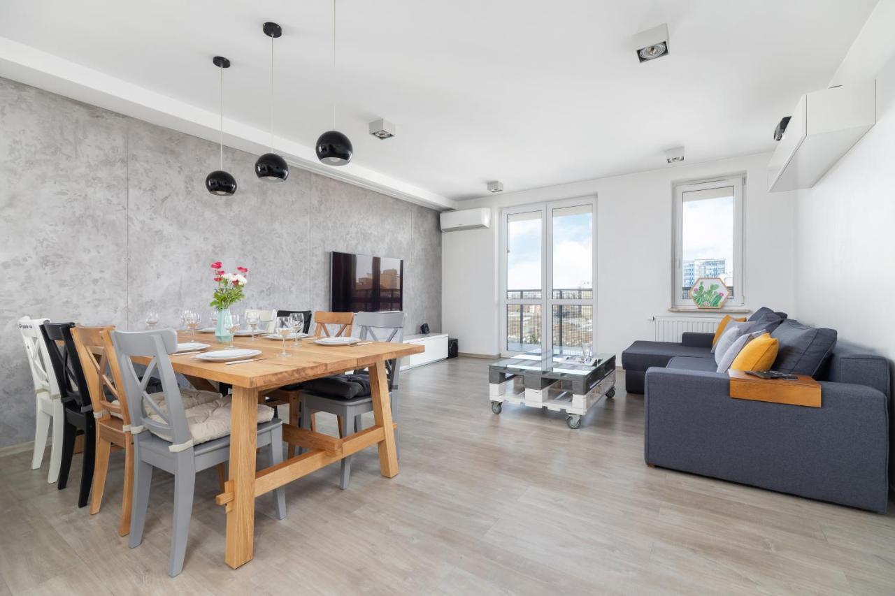 Avia Apartment Three Bedroom Two Balcony Ac & Parking By Noclegi Renters Krakow Luaran gambar