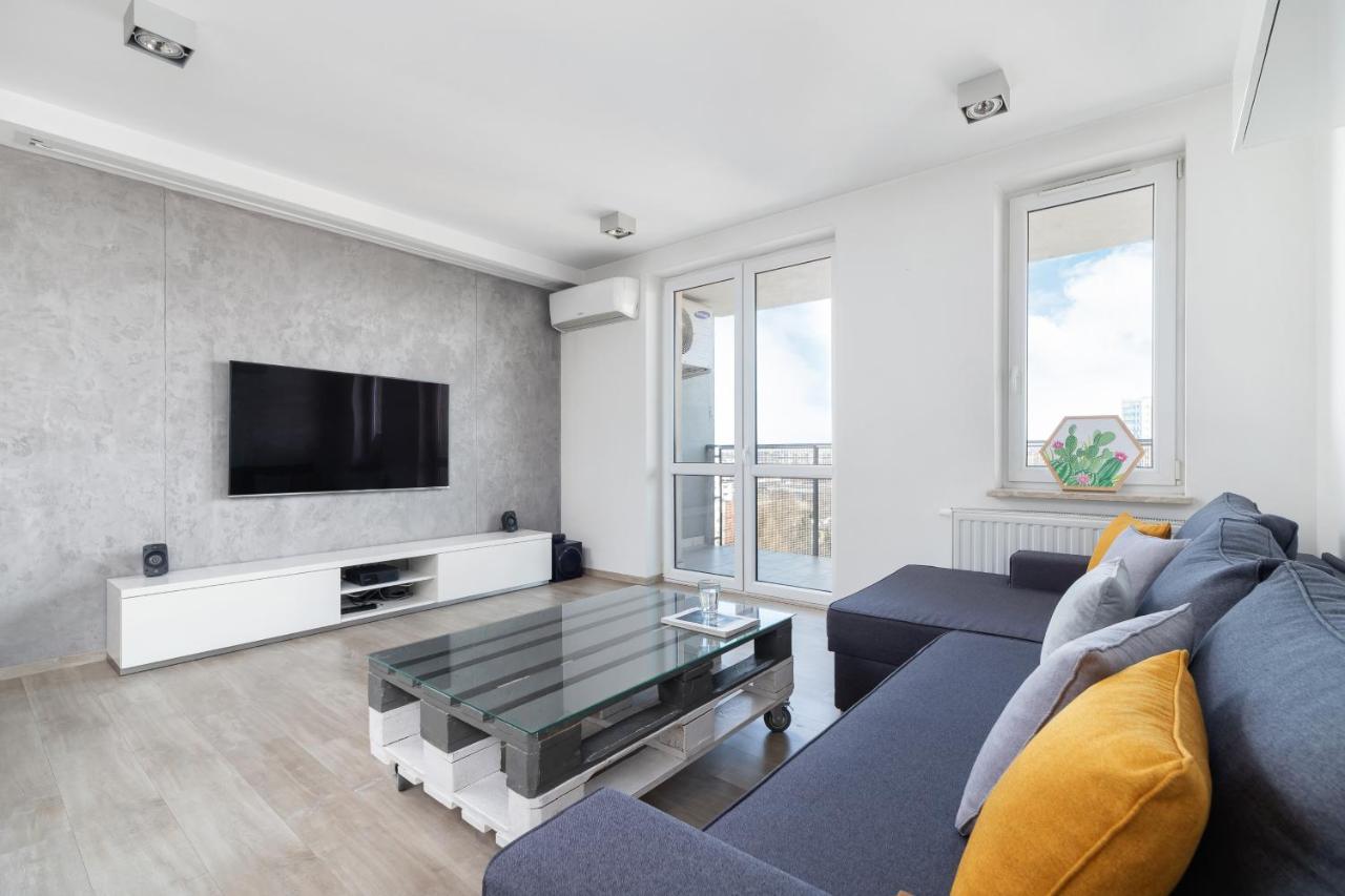 Avia Apartment Three Bedroom Two Balcony Ac & Parking By Noclegi Renters Krakow Luaran gambar