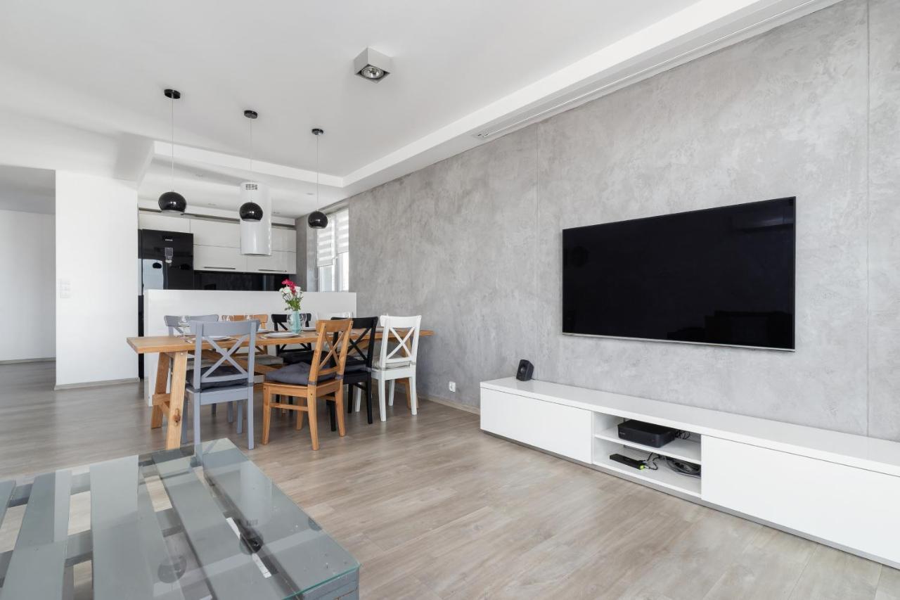 Avia Apartment Three Bedroom Two Balcony Ac & Parking By Noclegi Renters Krakow Luaran gambar