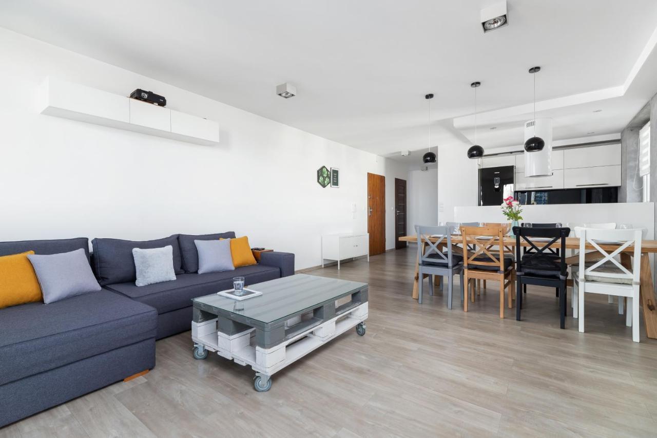 Avia Apartment Three Bedroom Two Balcony Ac & Parking By Noclegi Renters Krakow Luaran gambar