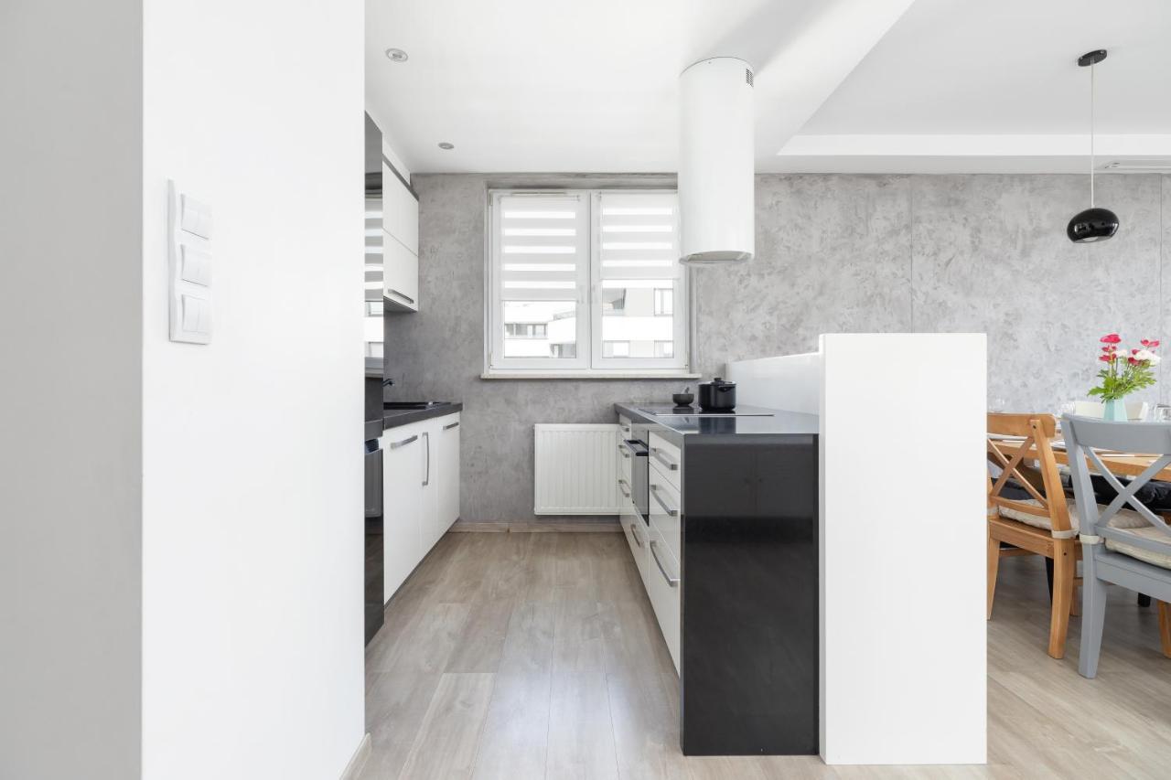 Avia Apartment Three Bedroom Two Balcony Ac & Parking By Noclegi Renters Krakow Luaran gambar