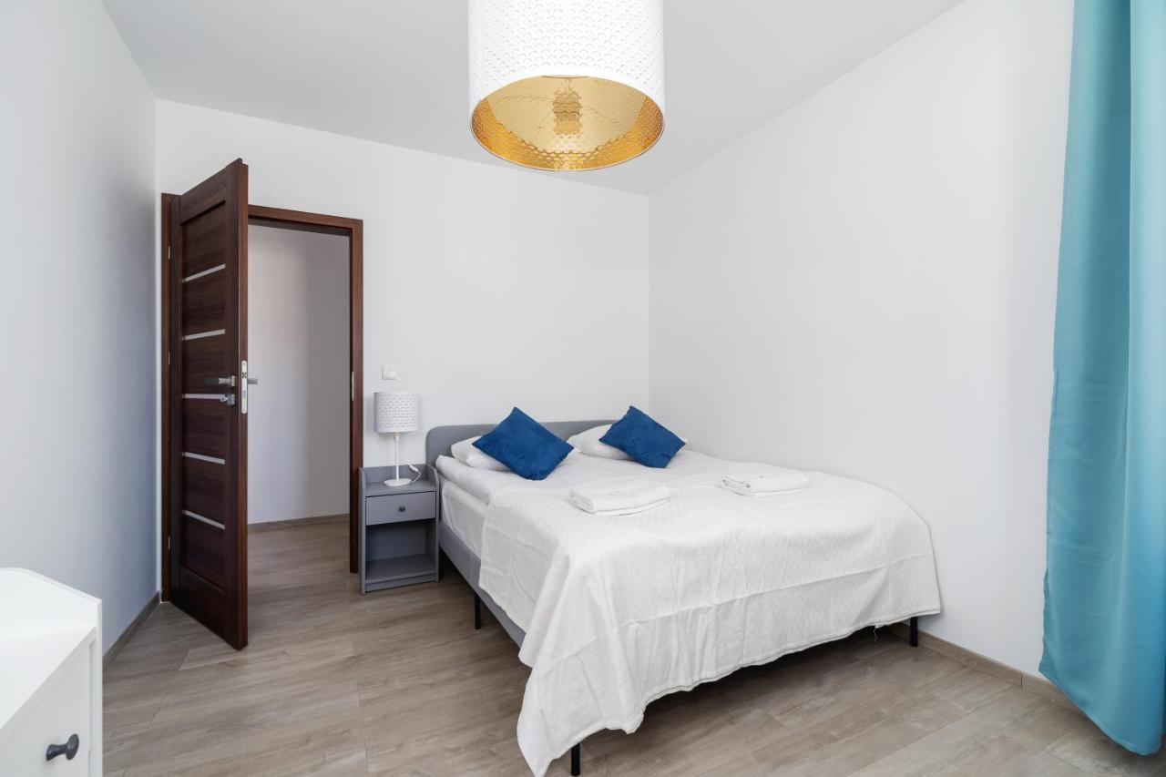 Avia Apartment Three Bedroom Two Balcony Ac & Parking By Noclegi Renters Krakow Luaran gambar