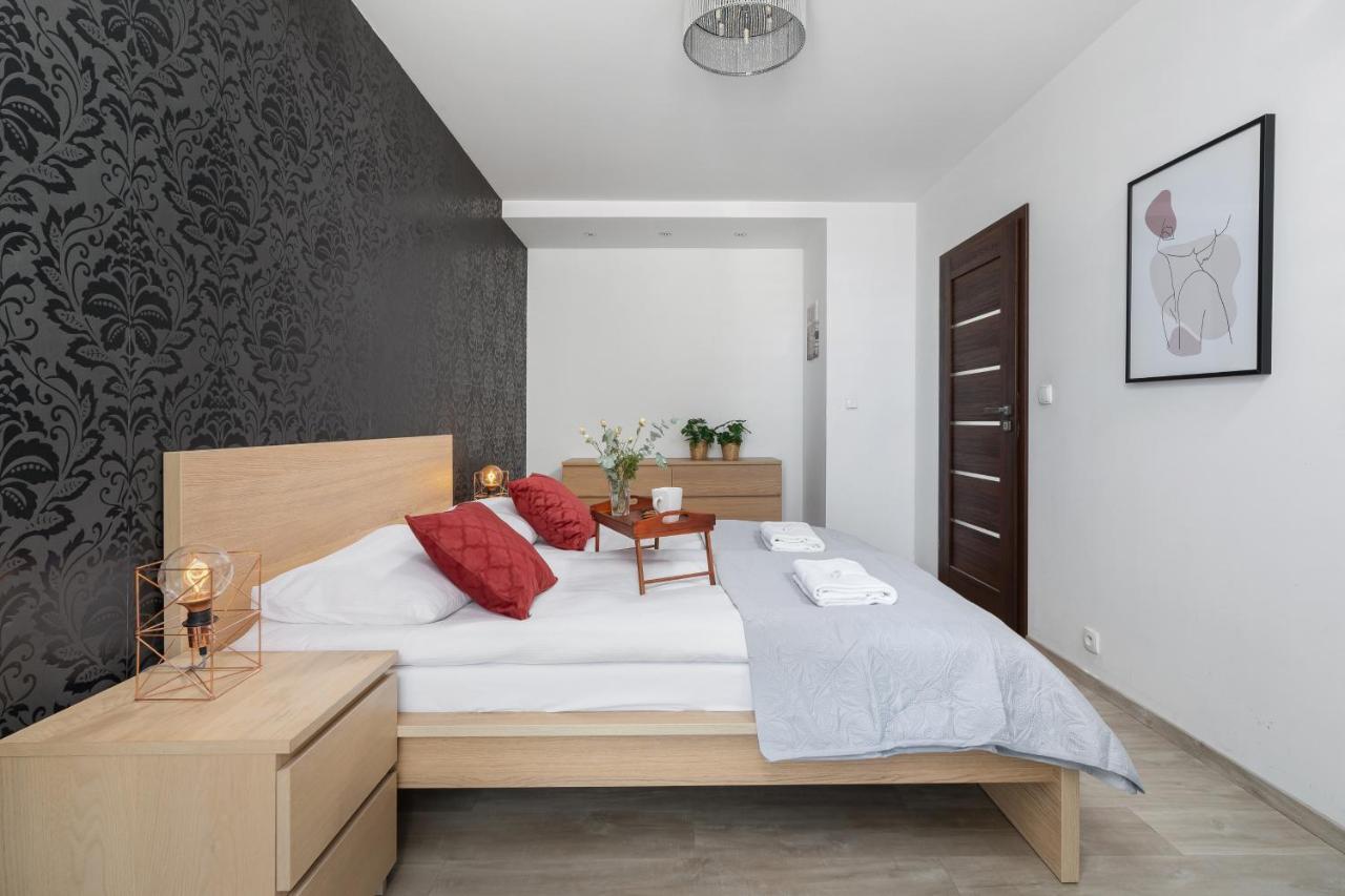 Avia Apartment Three Bedroom Two Balcony Ac & Parking By Noclegi Renters Krakow Luaran gambar