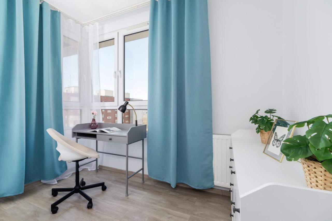 Avia Apartment Three Bedroom Two Balcony Ac & Parking By Noclegi Renters Krakow Luaran gambar